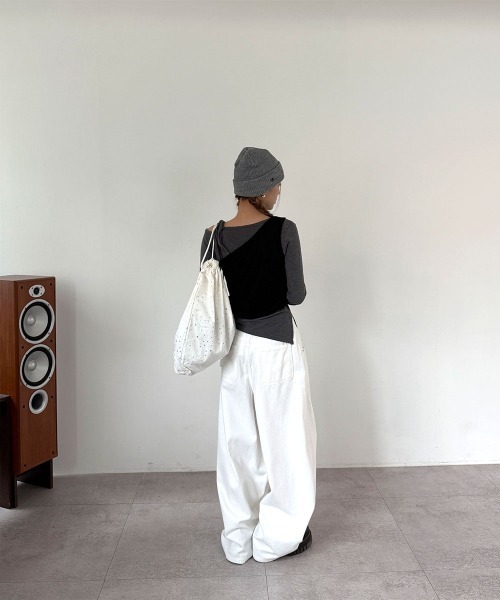 4INT.(フォイント)の「【セットアイテム】ワン オフショルダー ストラップ リボン アシメ ロングスリーブ Tシャツ(Tシャツ/カットソー・レディース・ブラウン/ブラック/ネイビー・FREE)」の8枚目の写真