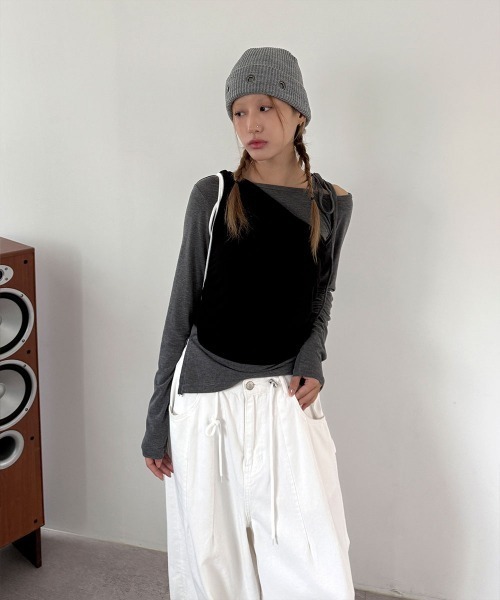 4INT.(フォイント)の「【セットアイテム】ワン オフショルダー ストラップ リボン アシメ ロングスリーブ Tシャツ(Tシャツ/カットソー・レディース・ブラウン/ブラック/ネイビー・FREE)」の9枚目の写真