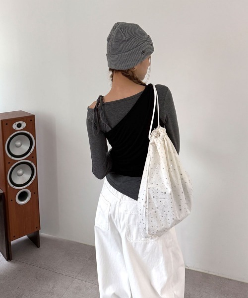 4INT.(フォイント)の「【セットアイテム】ワン オフショルダー ストラップ リボン アシメ ロングスリーブ Tシャツ(Tシャツ/カットソー・レディース・ブラウン/ブラック/ネイビー・FREE)」の10枚目の写真