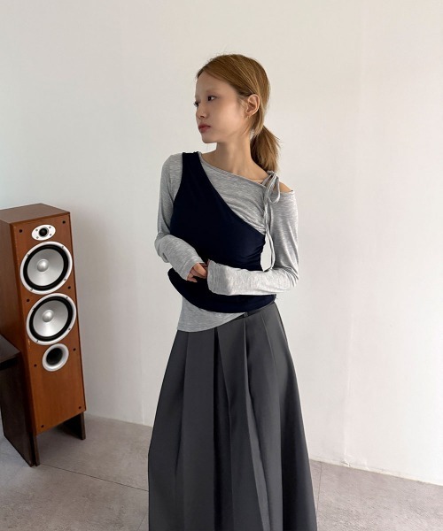 4INT.(フォイント)の「【セットアイテム】ワン オフショルダー ストラップ リボン アシメ ロングスリーブ Tシャツ(Tシャツ/カットソー・レディース・ブラウン/ブラック/ネイビー・FREE)」の11枚目の写真