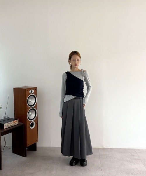 4INT.(フォイント)の「【セットアイテム】ワン オフショルダー ストラップ リボン アシメ ロングスリーブ Tシャツ(Tシャツ/カットソー・レディース・ブラウン/ブラック/ネイビー・FREE)」の12枚目の写真