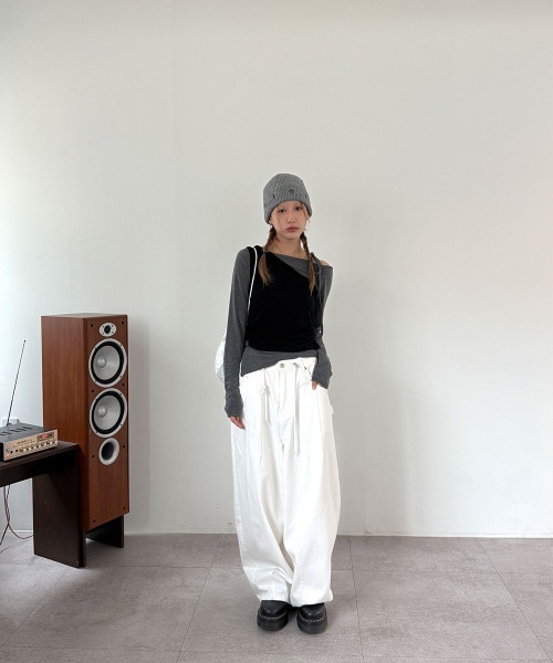 4INT.(フォイント)の「【セットアイテム】ワン オフショルダー ストラップ リボン アシメ ロングスリーブ Tシャツ(Tシャツ/カットソー・レディース・ブラウン/ブラック/ネイビー・FREE)」の13枚目の写真