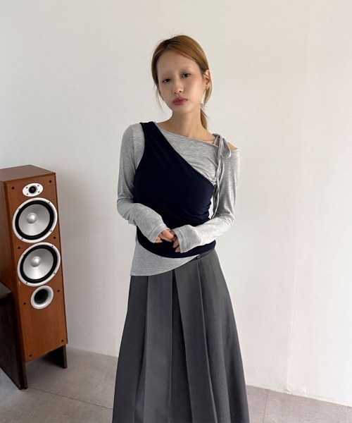 4INT.(フォイント)の「【セットアイテム】ワン オフショルダー ストラップ リボン アシメ ロングスリーブ Tシャツ(Tシャツ/カットソー・レディース・ブラウン/ブラック/ネイビー・FREE)」の15枚目の写真
