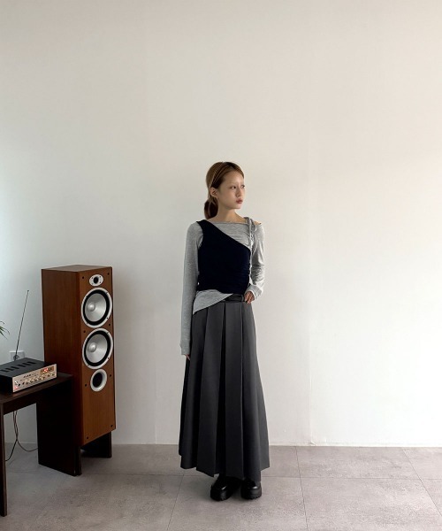 4INT.(フォイント)の「【セットアイテム】ワン オフショルダー ストラップ リボン アシメ ロングスリーブ Tシャツ(Tシャツ/カットソー・レディース・ブラウン/ブラック/ネイビー・FREE)」の17枚目の写真
