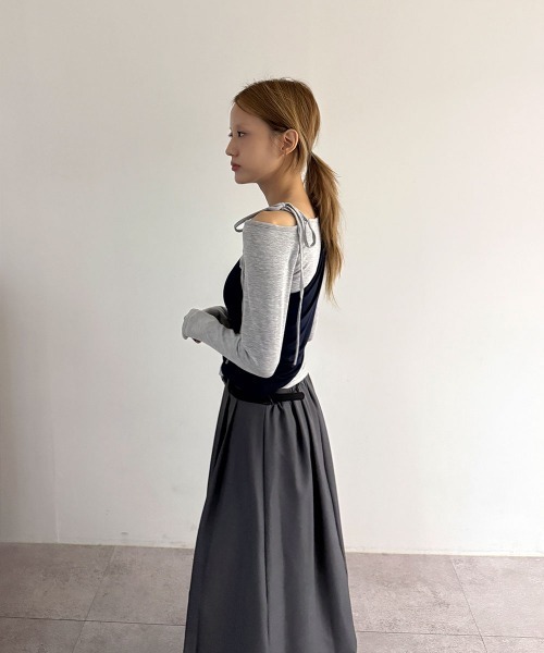 4INT.(フォイント)の「【セットアイテム】ワン オフショルダー ストラップ リボン アシメ ロングスリーブ Tシャツ(Tシャツ/カットソー・レディース・ブラウン/ブラック/ネイビー・FREE)」の20枚目の写真