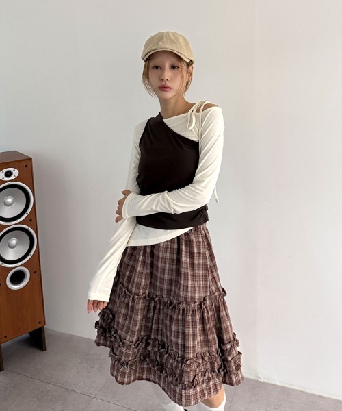 4INT.(フォイント)の「【セットアイテム】ワン オフショルダー ストラップ リボン アシメ ロングスリーブ Tシャツ(Tシャツ/カットソー・レディース・ブラウン/ブラック/ネイビー・FREE)」の22枚目の写真