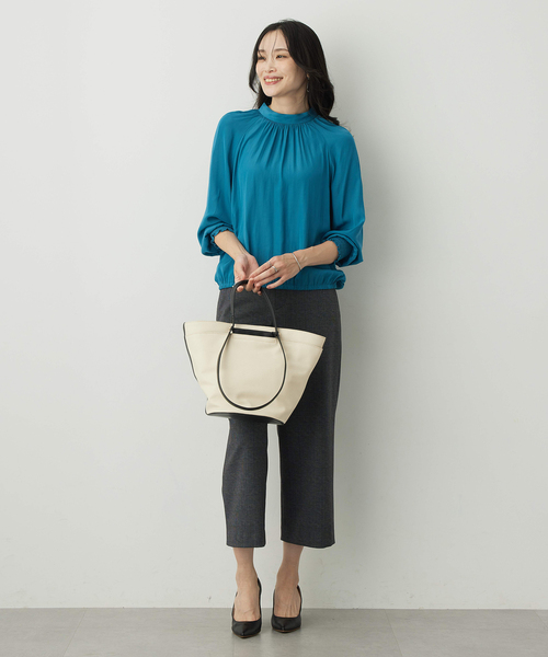 A/C DESIGN BY ALPHA CUBIC（エーシーデザインバイアルファキュービック）の「ギャザーブラウス（シャツ/ブラウス・レディース・グリーン/ベージュ/ネイビー・9号/11号）」の11枚目の写真