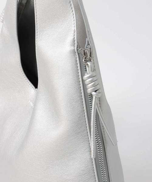 Cepica(セピカ)の「3ピースソフト合成皮革トートバッグ(トートバッグ・レディース・ブラック/シルバー・FREE)」の22枚目の写真