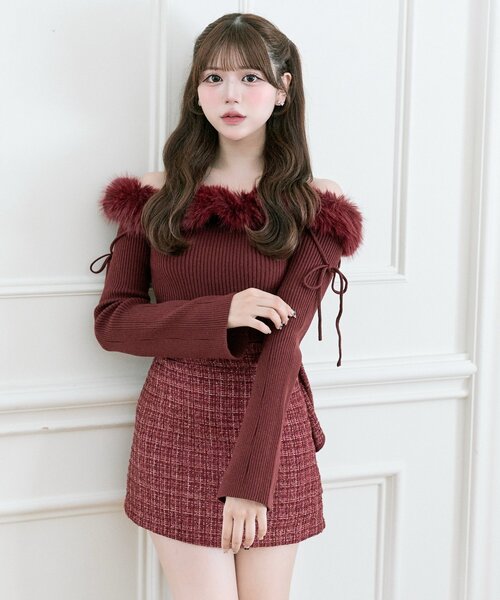 OLIVE des OLIVE（オリーブデオリーブ）の「【Belle Charme】リボンリボンファーオフショルニット（ニット/セーター・レディース・レッド/ブラック/オフホワイト・FREE）」の3枚目の写真