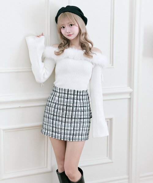 OLIVE des OLIVE（オリーブデオリーブ）の「【Belle Charme】リボンリボンファーオフショルニット（ニット/セーター・レディース・レッド/ブラック/オフホワイト・FREE）」の4枚目の写真