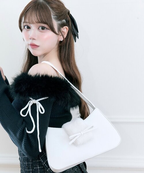 OLIVE des OLIVE（オリーブデオリーブ）の「【Belle Charme】リボンリボンファーオフショルニット（ニット/セーター・レディース・レッド/ブラック/オフホワイト・FREE）」の9枚目の写真