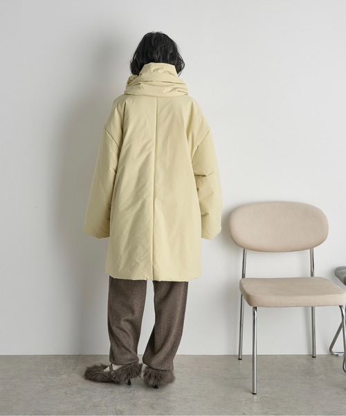 THE YOn（ザヨン）の「ストールセットミドルパフジャケット（ダウンジャケット/コート・レディース・ブラック/ブラウン/イエロー・FREE）」の11枚目の写真