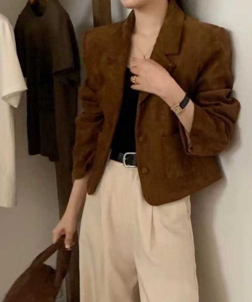 emi+(エミプラス)の「ショート丈スエードジャケット(テーラードジャケット・レディース・ブラウン/ベージュ・FREE)」の6枚目の写真