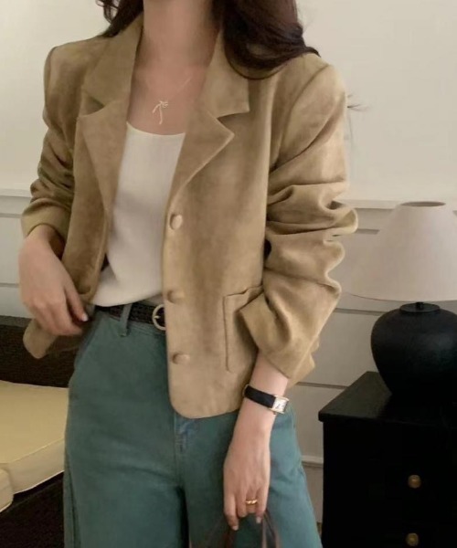 emi+(エミプラス)の「ショート丈スエードジャケット(テーラードジャケット・レディース・ブラウン/ベージュ・FREE)」の7枚目の写真