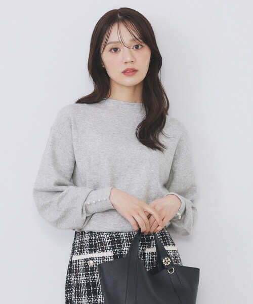 index（インデックス）の「ふんわりボトルネックパフスリーブニット【洗濯機OK】（ニット/セーター・レディース・オフホワイト/グレー/チャコールグレー/イエロー系その他/ピンク/サックスブルー系7・36/38/40/42）」の3枚目の写真