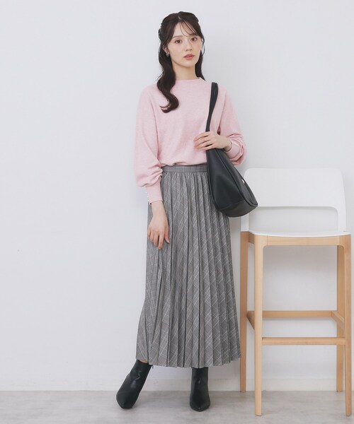 index（インデックス）の「ふんわりボトルネックパフスリーブニット【洗濯機OK】（ニット/セーター・レディース・オフホワイト/グレー/チャコールグレー/イエロー系その他/ピンク/サックスブルー系7・36/38/40/42）」の15枚目の写真