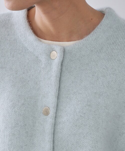 OPAQUE.CLIP（オペークドットクリップ）の「アンゴラ/フォックスブレンド　ニットカーディガン【洗濯機OK】（カーディガン/ボレロ・レディース・アイボリー/ブラウン系/グリーン系・00）」の4枚目の写真