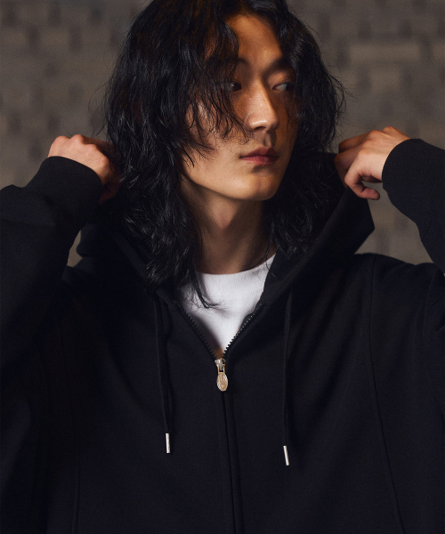 F.ILLUMINATE（フィルミネイト）の「ラウンドインシジョンフードジップアップ-ブラック（パーカー・レディース・その他・SMALL/MEDIUM/LARGE）」の3枚目の写真