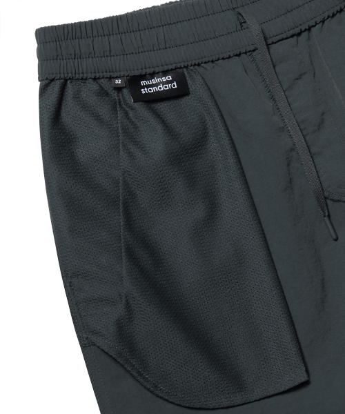 MUSINSA STANDARD（ムシンサスタンダード）の「ナイロンバンディングショーツ_5.5インチ [ディープカーキ]（その他パンツ・メンズ・その他・26/28）」の5枚目の写真