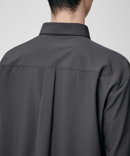MUSINSA STANDARD（ムシンサスタンダード）の「リラックスフィットシルキーシャツ [ガンメタル]（シャツ/ブラウス・メンズ・その他・SMALL/MEDIUM/LARGE/X-LARGE/XX-LARGE）」の6枚目の写真