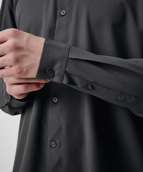 MUSINSA STANDARD（ムシンサスタンダード）の「リラックスフィットシルキーシャツ [ガンメタル]（シャツ/ブラウス・メンズ・その他・SMALL/MEDIUM/LARGE/X-LARGE/XX-LARGE）」の5枚目の写真