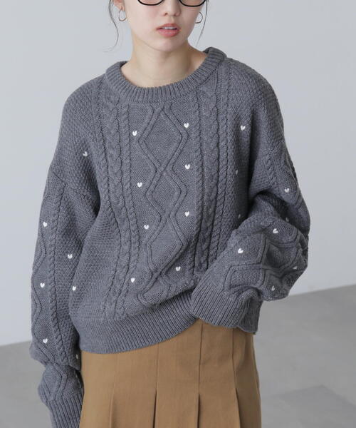 FREE'S MART(フリーズマート)の「◆ハート刺繍ケーブルニット(ニット/セーター・レディース・グレー/ホワイト/レッド・FREE)」の5枚目の写真