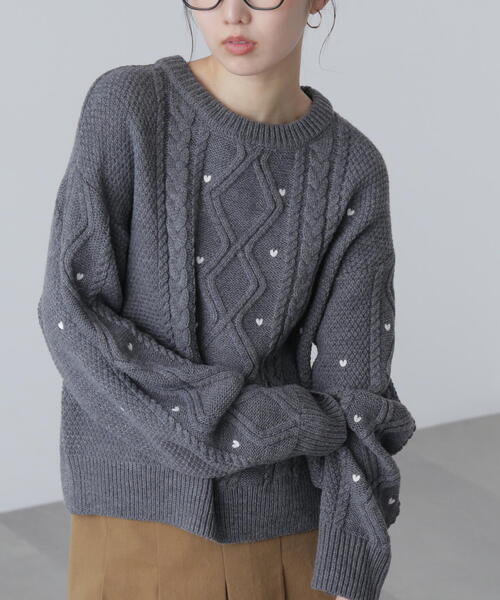 FREE'S MART(フリーズマート)の「◆ハート刺繍ケーブルニット(ニット/セーター・レディース・グレー/ホワイト/レッド・FREE)」の6枚目の写真