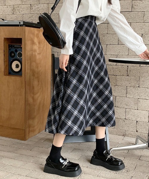 SallyLunn(サリーラン)の「Aラインチェックミディスカート(スカート・レディース・ブラック・LARGE/MEDIUM/SMALL)」の6枚目の写真