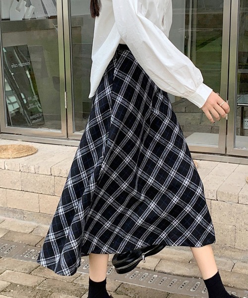 SallyLunn(サリーラン)の「Aラインチェックミディスカート(スカート・レディース・ブラック・LARGE/MEDIUM/SMALL)」の3枚目の写真