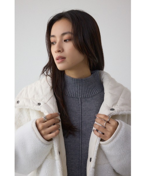 AZUL by moussy（アズールバイマウジー）の「リバーシブルキルティングボアブルゾン（ブルゾン・レディース・アイボリー/ブラック/ブラウン・SMALL/MEDIUM）」の5枚目の写真