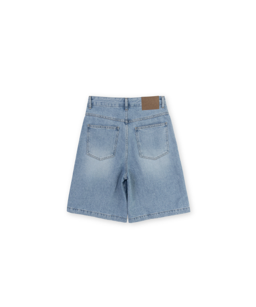 BROWNYARD（ブラウンヤード）の「W バミューダデニムパンツ、ライトブルー（デニムパンツ・レディース・その他・1/2）」の2枚目の写真