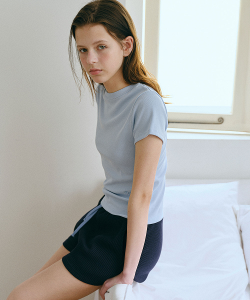 ANDNEEDS(アンドニーズ)の「Bessette half tee (light blue)(Tシャツ/カットソー・レディース・その他・FREE)」の3枚目の写真