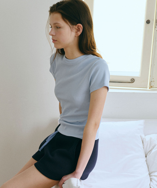 ANDNEEDS(アンドニーズ)の「Bessette half tee (light blue)(Tシャツ/カットソー・レディース・その他・FREE)」の4枚目の写真