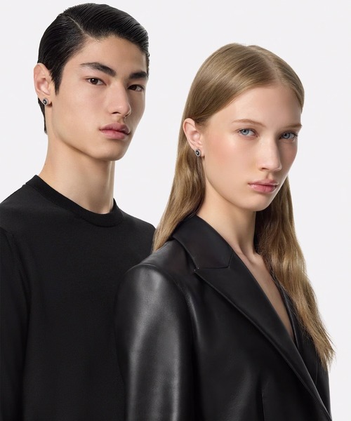VERSACE(ヴェルサーチ)の「メドゥーサ イヤリング(ピアス(両耳用)・メンズ・ブラック×ゴールド・ONE SIZE)」の3枚目の写真