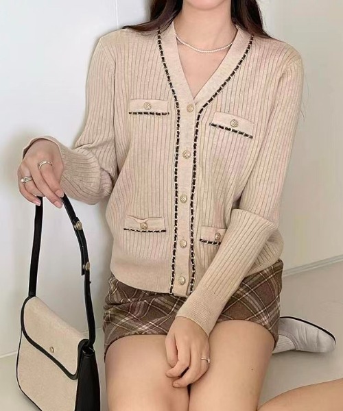FINEnough（ファインナフ）の「ステッチVネックニットカーディガン（ニット/セーター・レディース・ホワイト/レッド/ピンク/ベージュ/ブラック/アイボリー・FREE）」の7枚目の写真