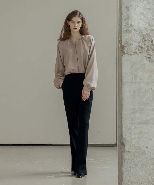 MAYVERU(メイバーユー)の「Laurina Shirring Blouse _ Pink(シャツ/ブラウス・レディース・PINK・F)」の2枚目の写真