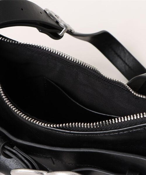 Desigual（デシグアル）の「ハートバックルショルダーバッグ タッセル付き（ショルダーバッグ・レディース・ブラック・FREE）」の4枚目の写真