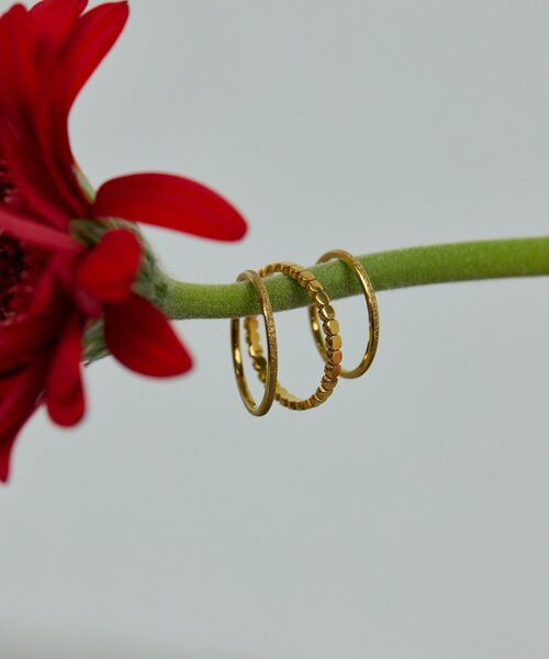 GALLARDAGALANTE（ガリャルダガランテ）の「【SACHIKOコラボ】トリオリング（リング・レディース・シルバー/ゴールド・FREE）」の2枚目の写真