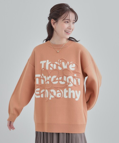 SHOO・LA・RUE（シューラルー）の「【体型カバー】ちくちくしにくい お花ロゴジャカードスウェットライクニット（ニット/セーター・レディース・オレンジ系1/ブルー系6/チャコールグレー/ホワイト系3・00）」の9枚目の写真