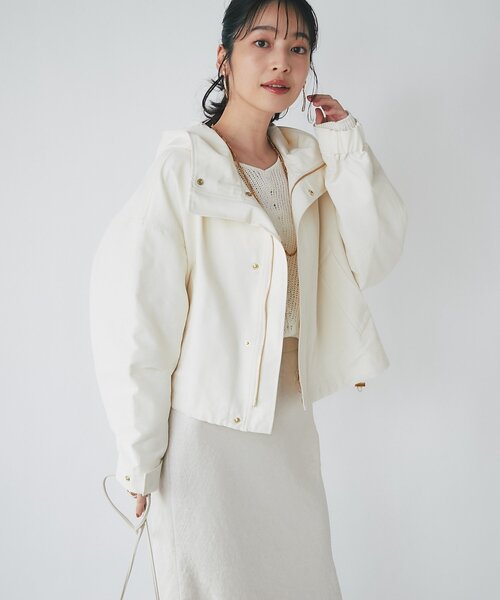 La boutique BonBon（ラブティックボンボン）の「【今すぐお届け！復刻！・着回し力抜群】フーディショートブルゾン（ブルゾン・レディース・ベージュ/オフホワイト・FREE）」の4枚目の写真