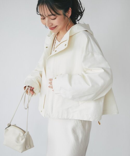 La boutique BonBon（ラブティックボンボン）の「【今すぐお届け！復刻！・着回し力抜群】フーディショートブルゾン（ブルゾン・レディース・ベージュ/オフホワイト・FREE）」の5枚目の写真