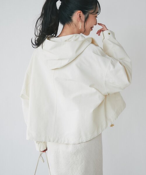 La boutique BonBon（ラブティックボンボン）の「【今すぐお届け！復刻！・着回し力抜群】フーディショートブルゾン（ブルゾン・レディース・ベージュ/オフホワイト・FREE）」の6枚目の写真