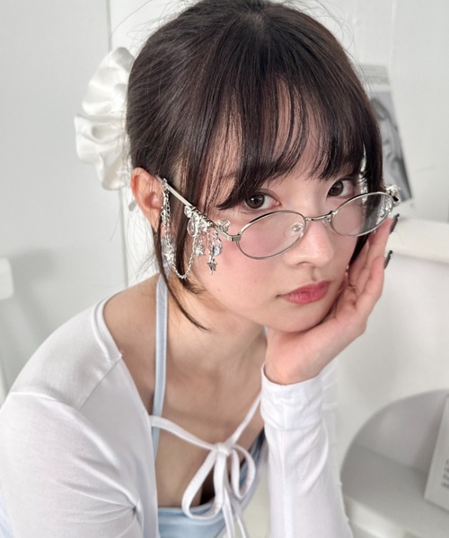 Loueme(ルエム)の「キラキラチャームメタルフレームオーバルメガネ(メガネ・レディース・ピンク/シルバー・FREE)」の4枚目の写真