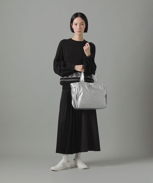 ZUCCa(ズッカ)の「EMBOSSバッグ / バッグ(ショルダーバッグ・レディース・シルバー/ブラック・FREE)」の3枚目の写真
