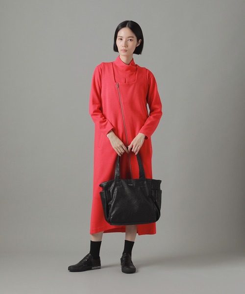 ZUCCa(ズッカ)の「EMBOSSバッグ / バッグ(ショルダーバッグ・レディース・シルバー/ブラック・FREE)」の5枚目の写真