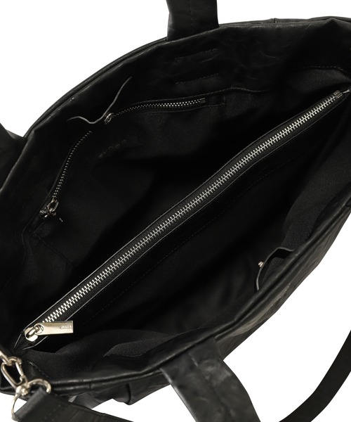 ZUCCa(ズッカ)の「EMBOSSバッグ / バッグ(ショルダーバッグ・レディース・シルバー/ブラック・FREE)」の10枚目の写真