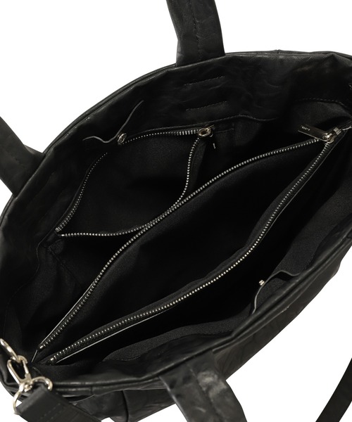 ZUCCa(ズッカ)の「EMBOSSバッグ / バッグ(ショルダーバッグ・レディース・シルバー/ブラック・FREE)」の11枚目の写真