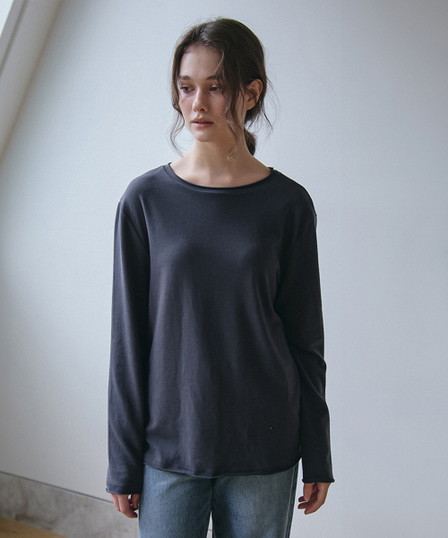 VEM.VER（ベンバー）の「ロウエッジロングスリーブTシャツ_チャコール（Tシャツ/カットソー・レディース・チャコール・FREE）」の3枚目の写真