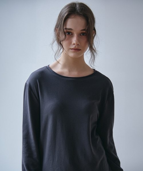 VEM.VER（ベンバー）の「ロウエッジロングスリーブTシャツ_チャコール（Tシャツ/カットソー・レディース・チャコール・FREE）」の5枚目の写真