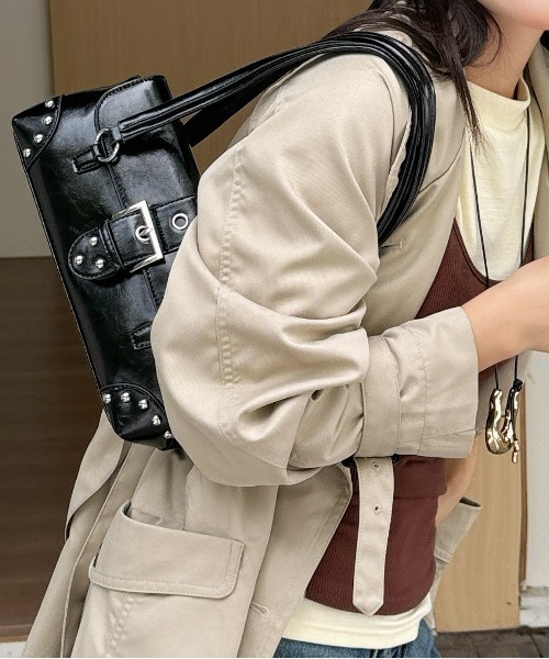 FINEnough(ファインナフ)の「スタッズ付きミニボストンバッグ(ショルダーバッグ・レディース・ブラック/キャメル/ブラウン/レッド・FREE)」の14枚目の写真